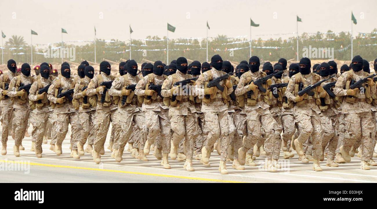 Riyadh, Kuwait. 29th Apr, 2014. Soldiers march during Saudi Arabia's 'Abdullah's Sword' military drill in Hafar Al-Batin, near the border with Kuwait, on April 29, 2014. Credit:  Saudi Press Agency/Xinhua/Alamy Live News Stock Photo