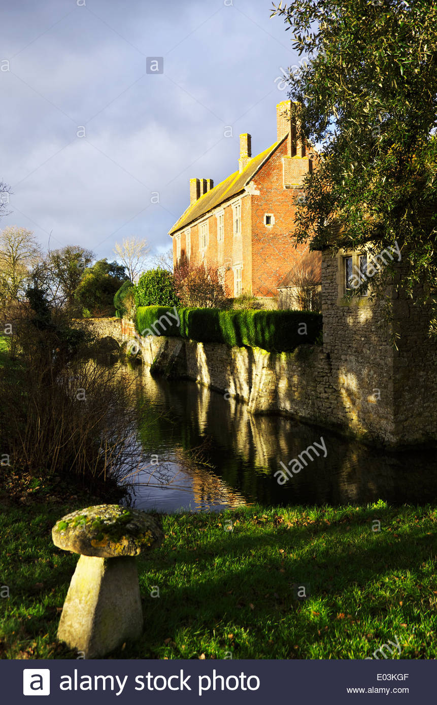 Tudor Manor House High Resolution Stock Photography and Images - Alamy