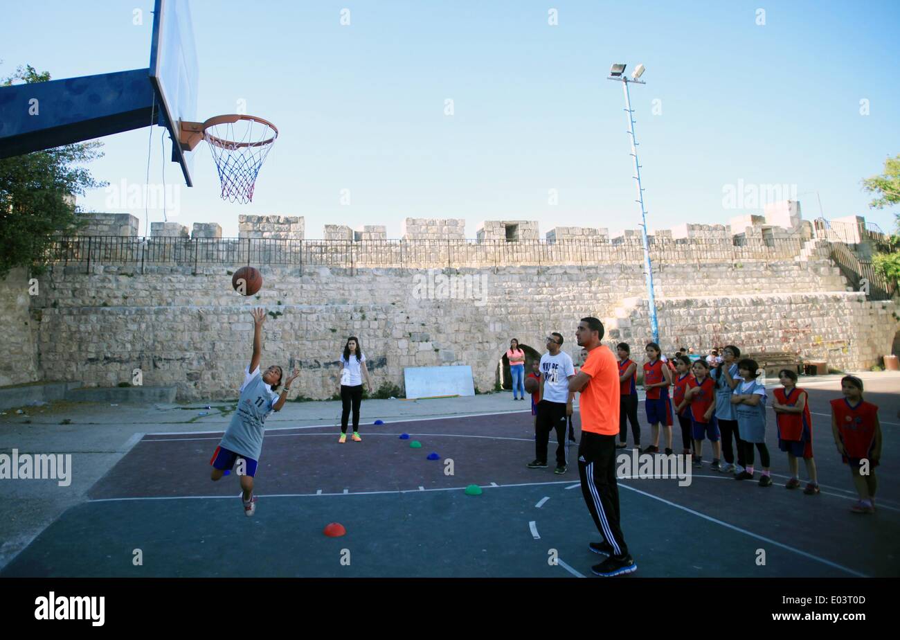 Jerusalem, Jerusalem, Palestinian Territory. 30th Apr, 2014. Palestinian girls attend a basketball training in Jerusalem's Old City, April 30, 2014. The team is the first women's team belonging to the sons of Jerusalem club, and consists of about 70 girl between the ages of 10 to 20 years © Saeed Qaq/APA Images/ZUMAPRESS.com/Alamy Live News Stock Photo