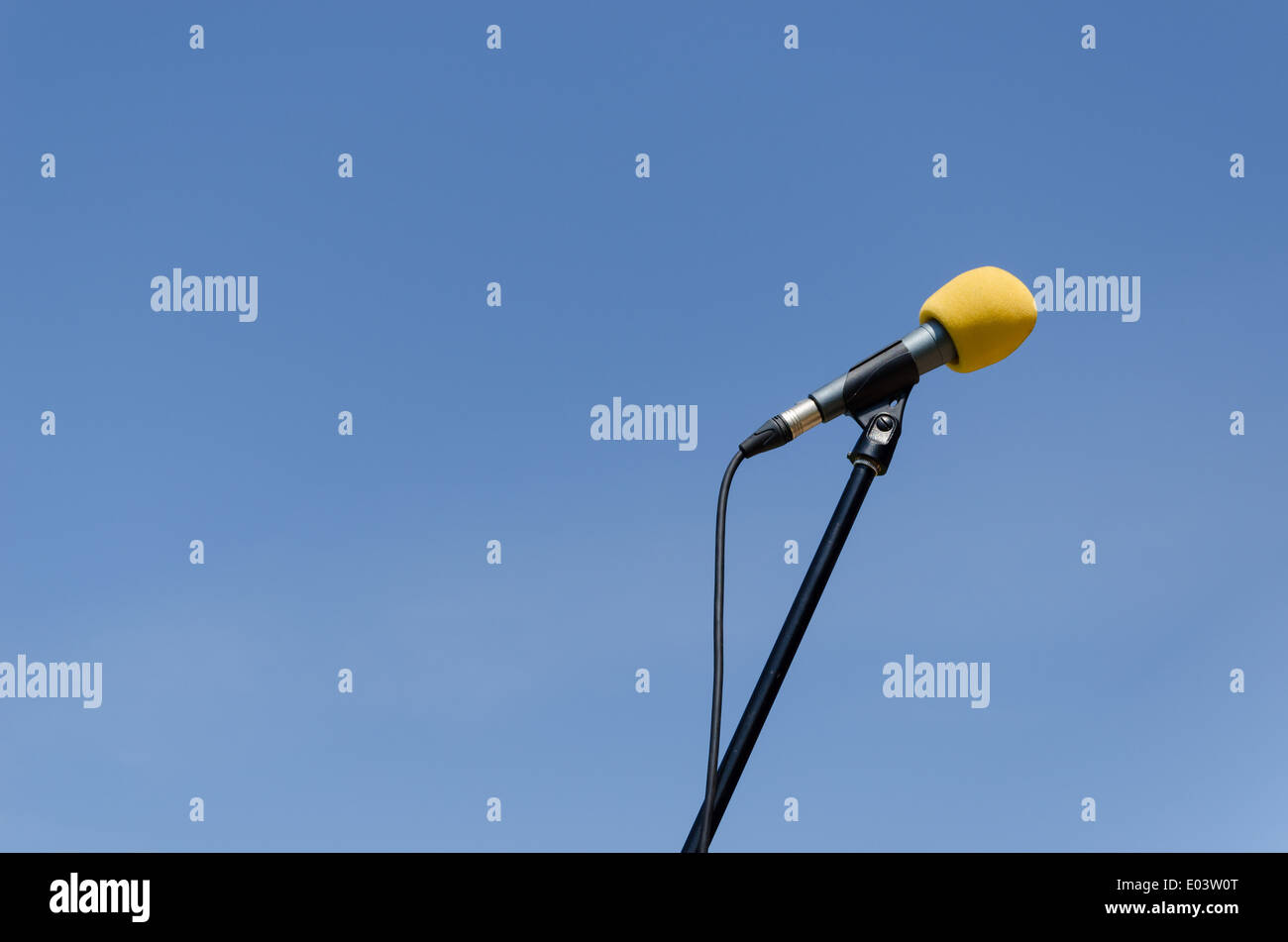 Sky microphone hi-res stock photography and images - Alamy