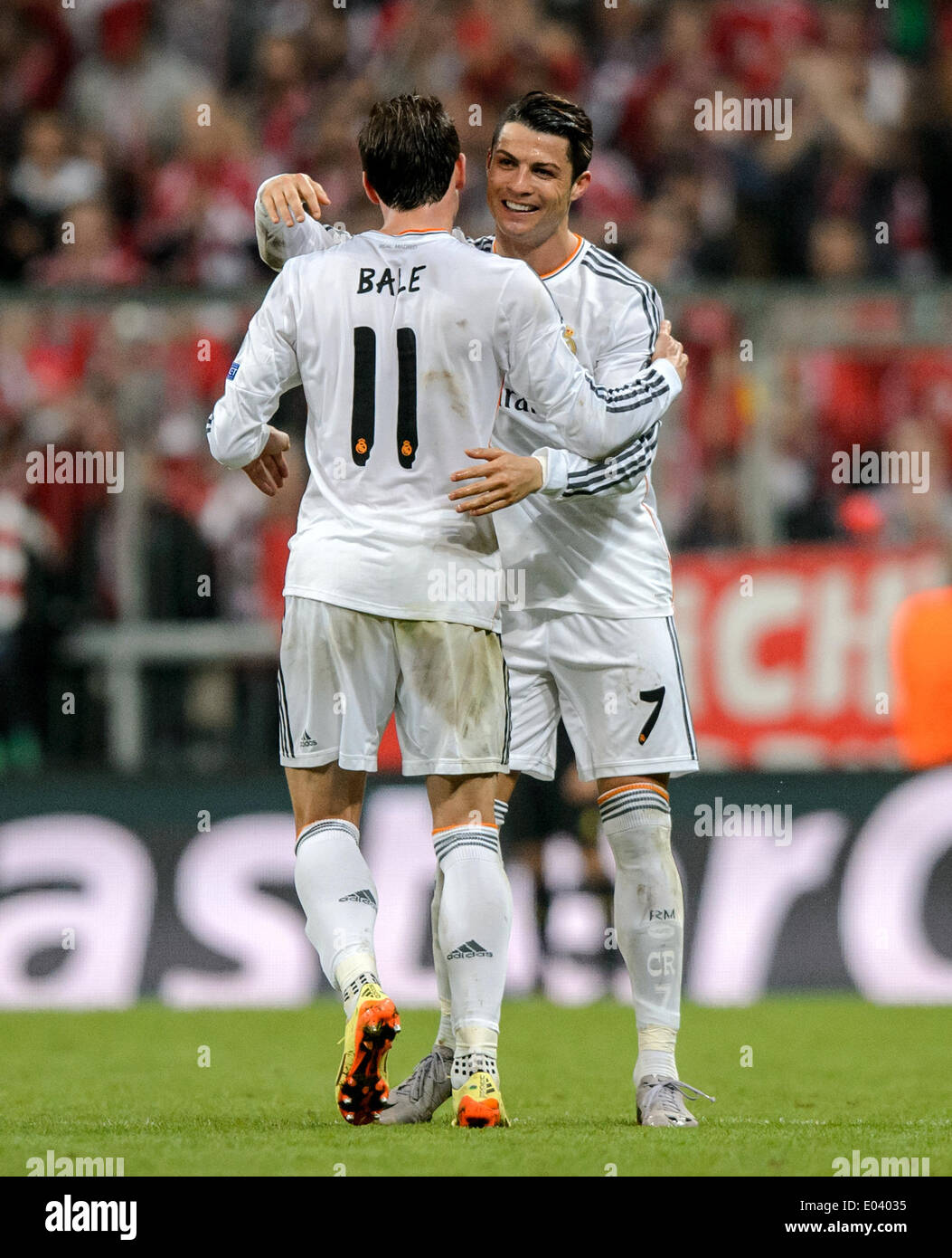 Munich, Germany. 29th Apr, 2014. Madrid's Cristiano Ronaldo (R) and Gareth  Bale celebrate the 4-0 goal during the Champions League semifinal second  leg match between Bayern Munich and Real Madrid at Allianz, image size:1053x1390