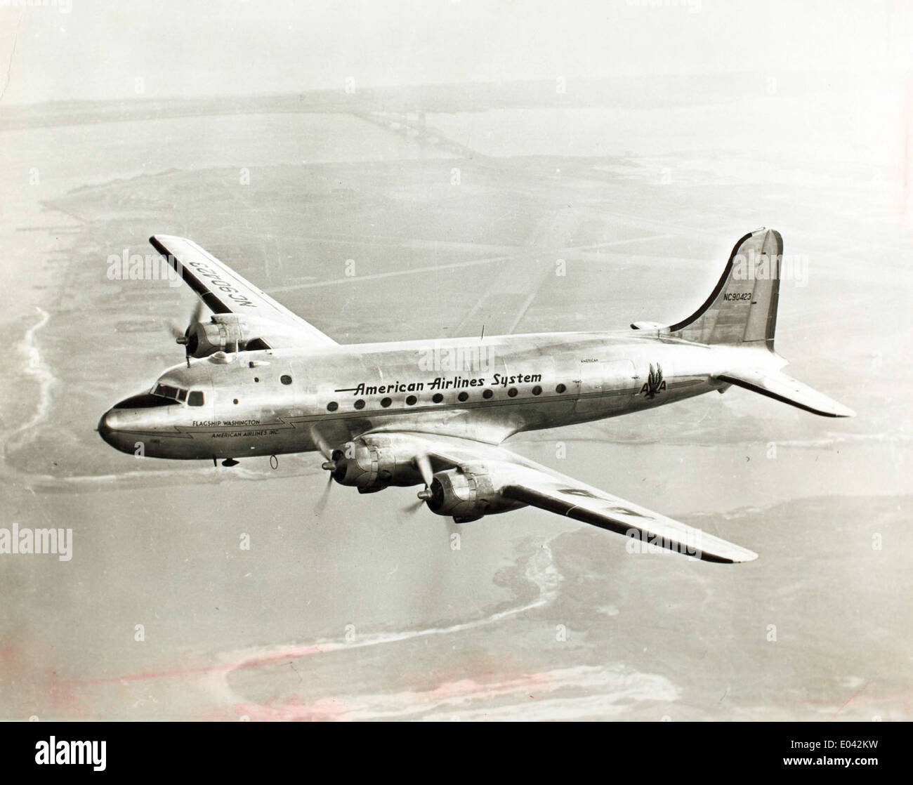 Фрагменты рейса 370. Рейс 914 самолет исчезнувший в 1955 году. Douglas dc-4 рейс 914. Рейс 914 самолет исчезнувший в 1955 году. Рейс 914 самолет исчезнувший в 1955 году.
