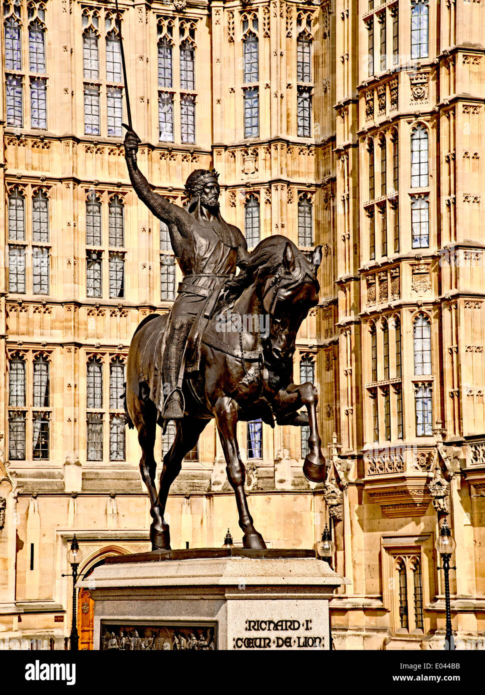 Monument of Richard Lionheart in Westminster; Denkmal von Richard Löwenherz vor dem Parlament in Westminster Stock Photo