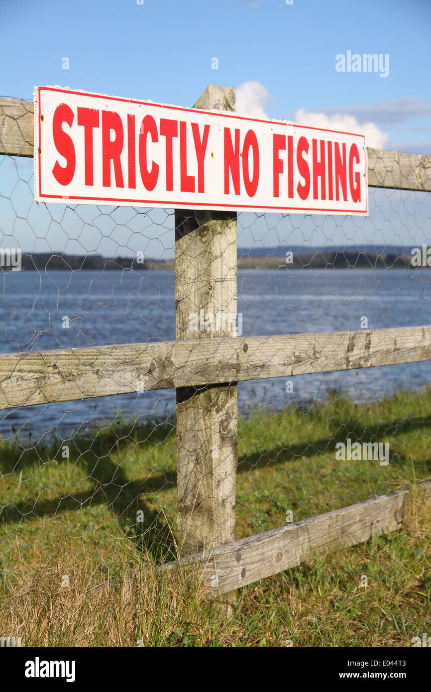 'Strictly No Fishing' sign Stock Photo