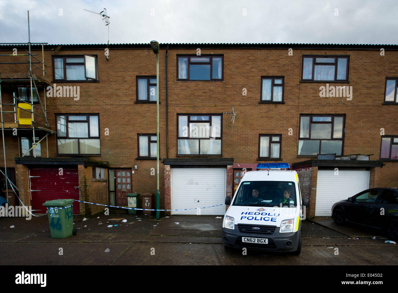 Caerphilly, Wales, UK. 1st May 2014. A 24-year-old man is in a serious but stable condition after a triple stabbing on Snowden Court, Lansbury Park, Caerphilly last night. A 23-year-old man and woman were also stabbed.  (Photo by Matthew Horwood/Alamy Live News) Stock Photo