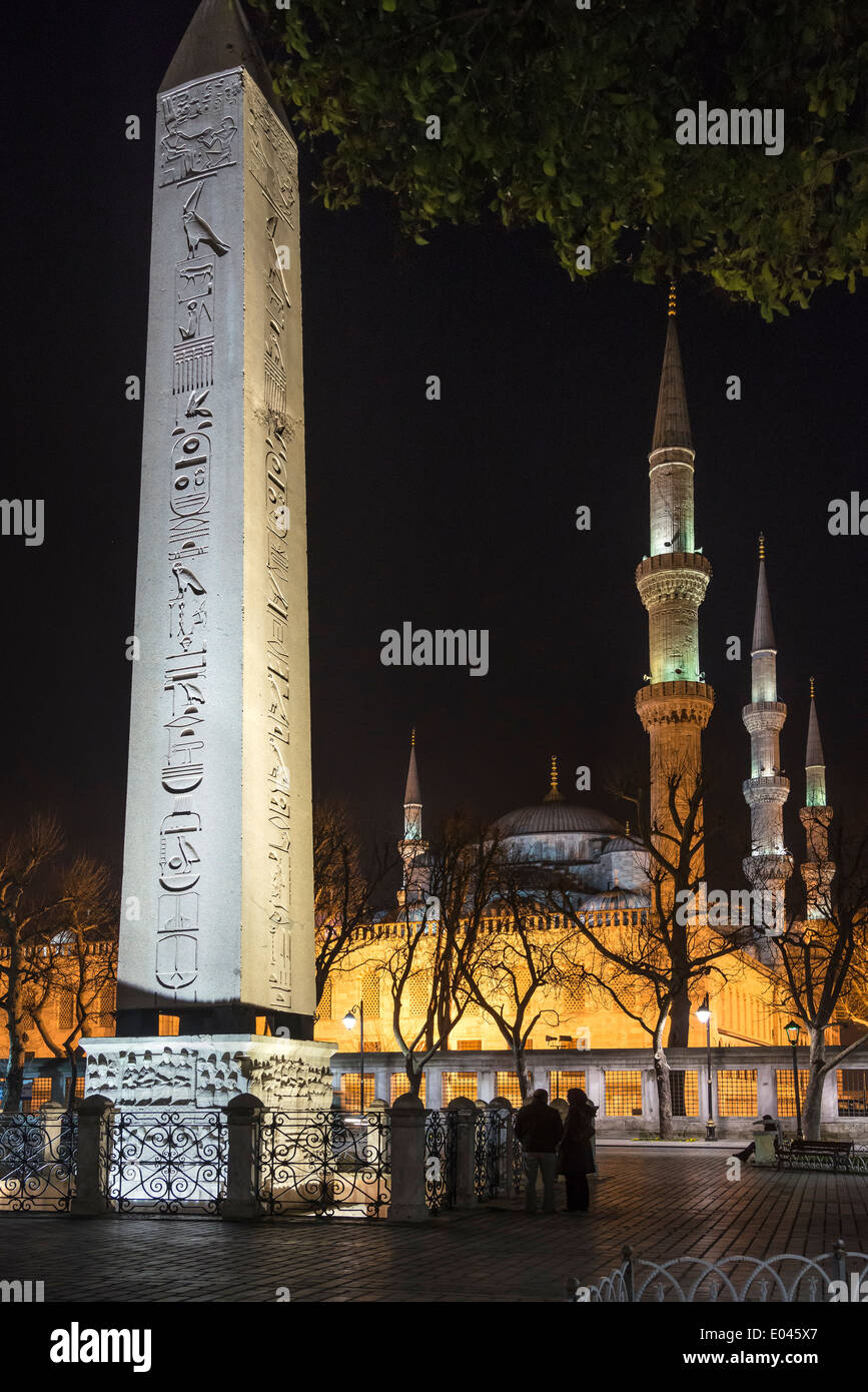 The Egyptian obelisk with the Sultan Ahmet or Blue mosque in the background. Hippodrome, Sultanahmet, Istanbul, Turkey. Stock Photo