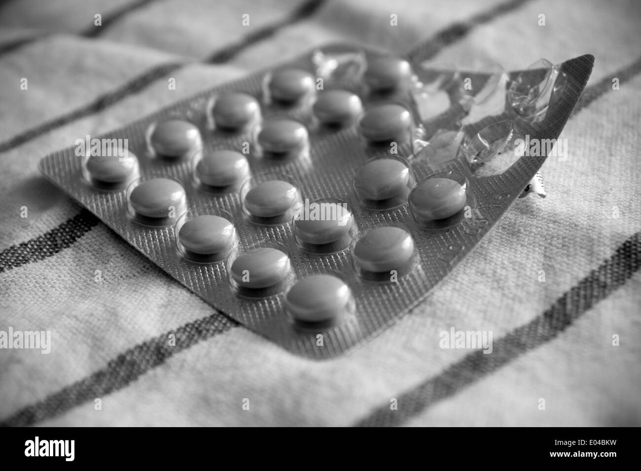 Blister packing hires stock photography and images Alamy