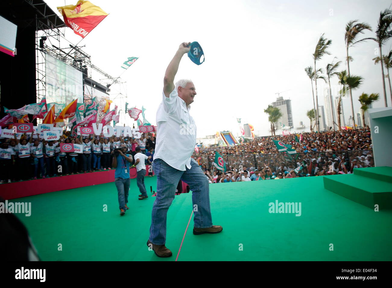 Panama City, Panama. 1st May, 2014. Panamanian President Ricardo Martinelli takes part in the closing campaign event of Jose Domingo Arias, presidential candidate for the Democratic Change Party in Panama City, capital of Panama, on May 1, 2014. Panama will hold its general elections to choose the next President on May 4, 2014. Credit:  Mauricio Valenzuela/Xinhua/Alamy Live News Stock Photo