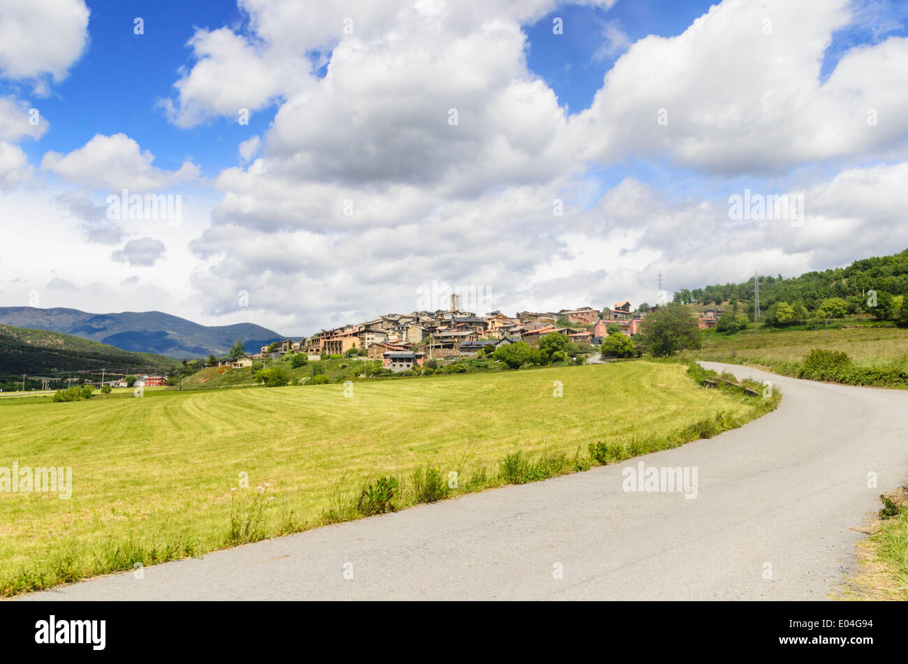 Road towards the village of El Pla de Sant Tirs, Ribera d'Urgellet, Alt Urgell, Catalonia, Spain Stock Photo