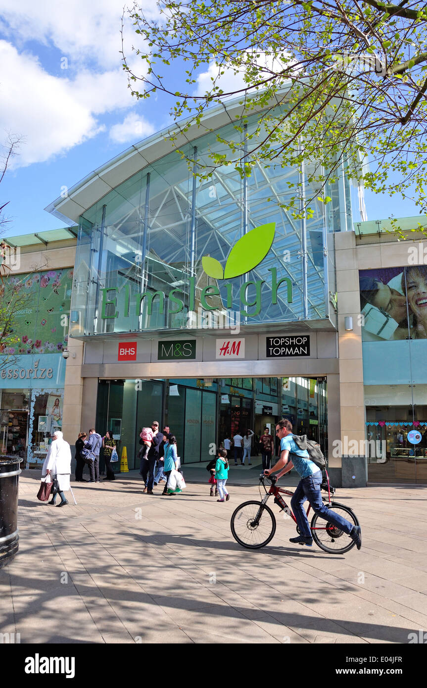 Staines shopping centre hi-res stock photography and images - Alamy