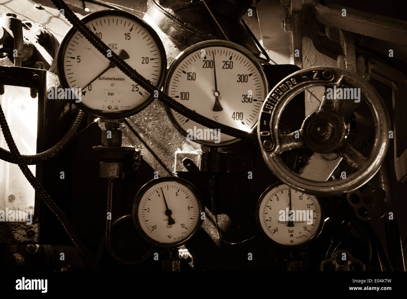 Gauges cab steam hires stock photography and images Alamy