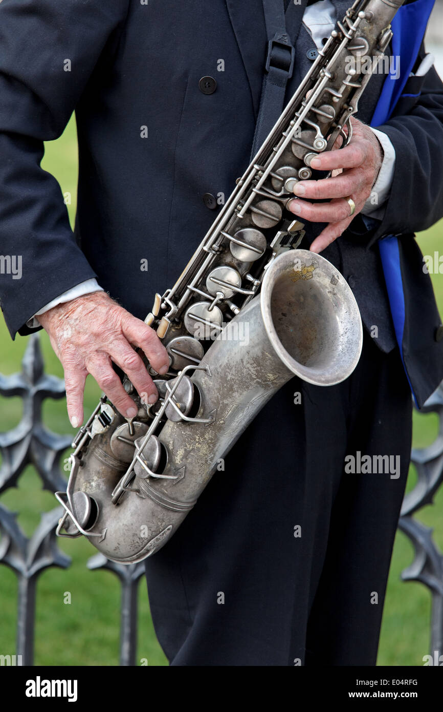 Street musician in the old town-dweller struggle in Prague, Strassenmusiker am Altstaedter Ring in Prag Stock Photo