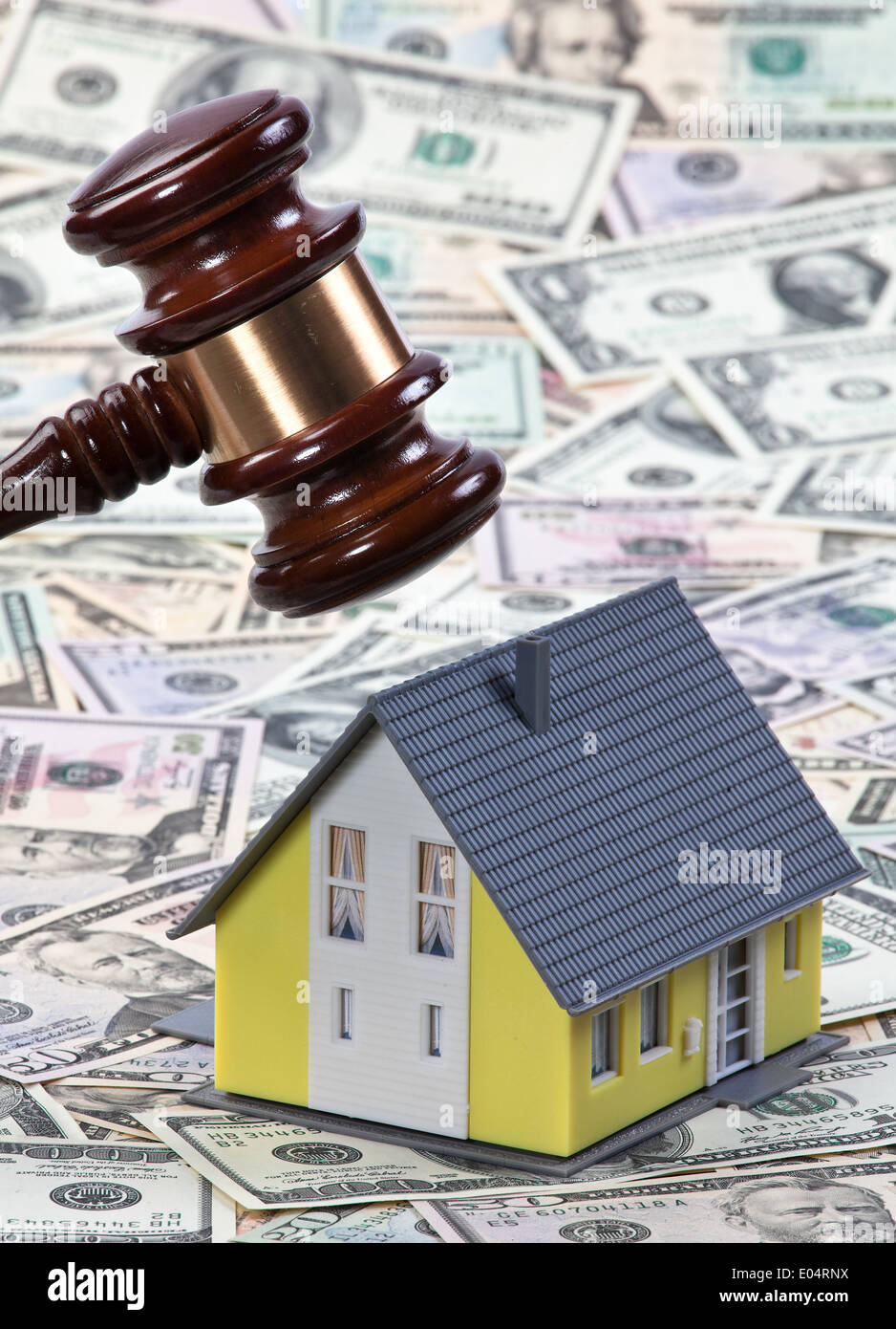 Symbol for really estate crisis At houses in America, Symbol fuer Immobilien Krise bei Haeusern in Amerika Stock Photo