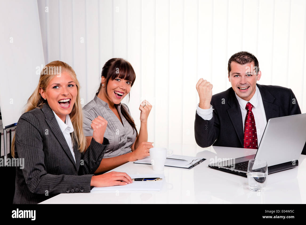 Successful young team with a meeting in the office, Erfolgreiches junges Team bei einem Meeting im Buero Stock Photo