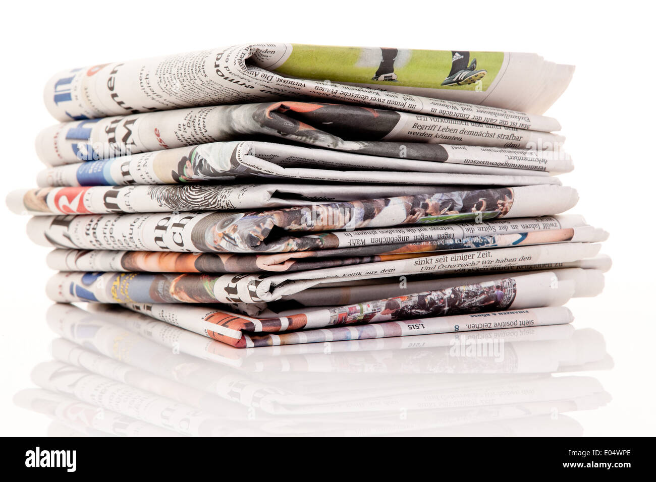 Old newspapers and magazine on a pile, Alte Zeitungen und Zeitschriften auf einem Stapel Stock Photo