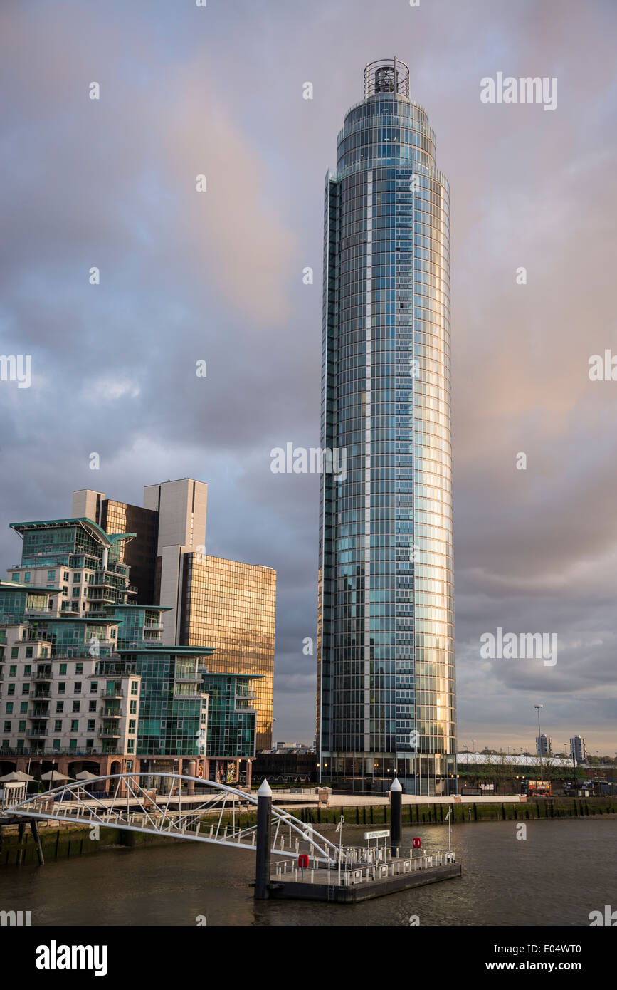 St George's Wharf and St George Tower, luxury residential developments, Vauxhall, London, UK Stock Photo