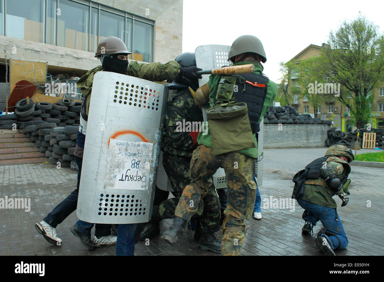Donetsk, Ukraine. 2nd May 2014. A group of young Russian militiants during the urban guerilla training in front of the barricade in Donetsk, their leader has assumed the war name of Naruto. Donetsk 02/05/2014. Credit:  Cosimo Attanasio/Alamy Live News Stock Photo