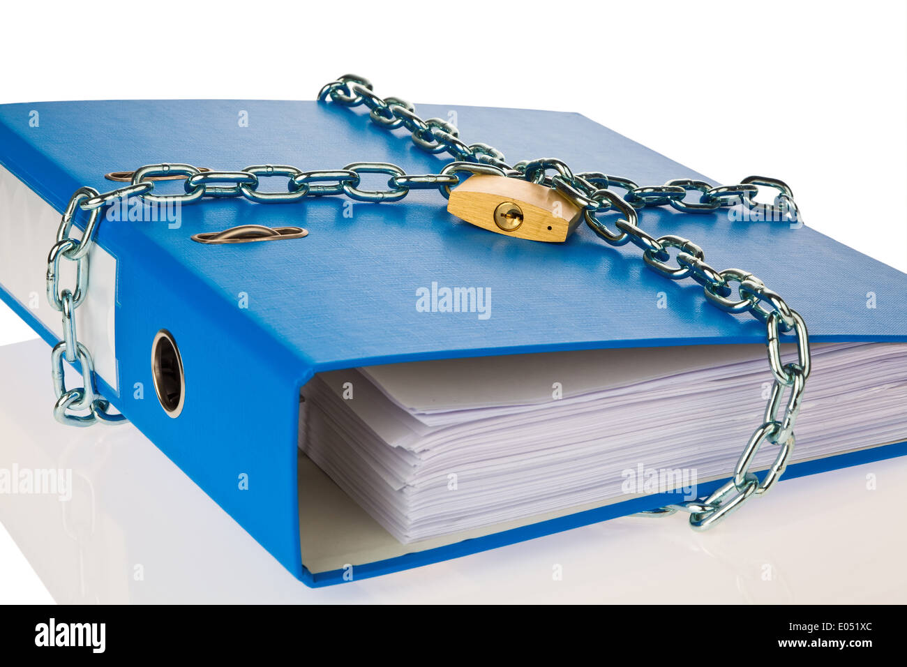 A file with chain and curtain castle closed. Data protection and data security., Ein Aktenordner mit Kette und Vorhangschloss ve Stock Photo