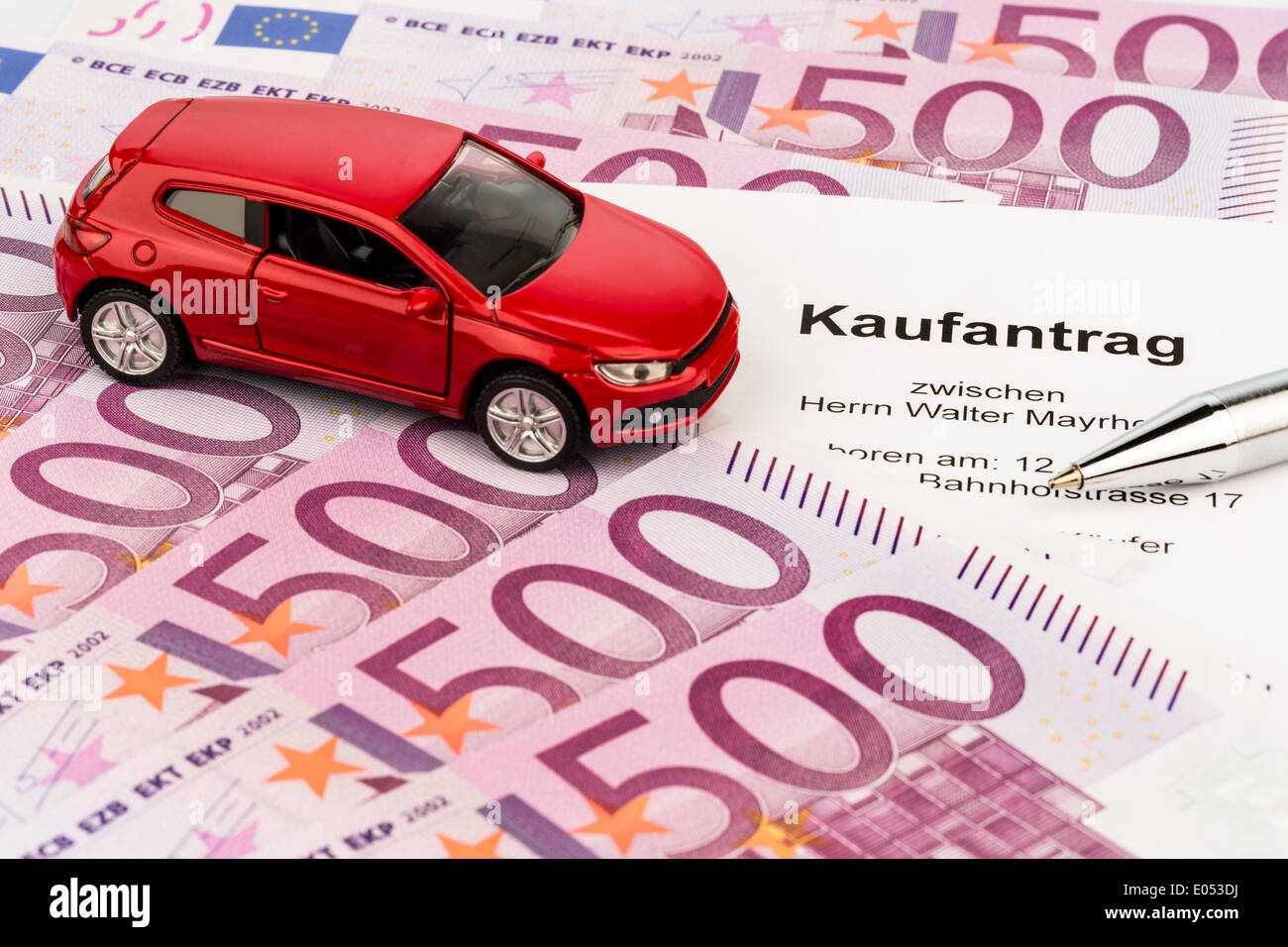 A bill of sale for an autopurchase with the car dealer. New carriages and used cars, Ein Kaufvertrag fuer einen Autokauf beim Au Stock Photo