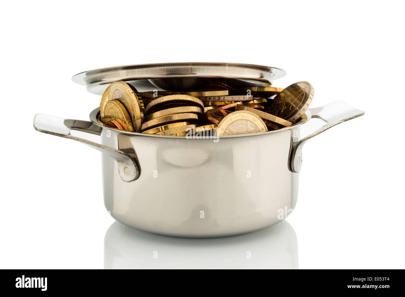 A saucepan is well filled with eurocoins, symbolic photo for conveyor money Stock Photo