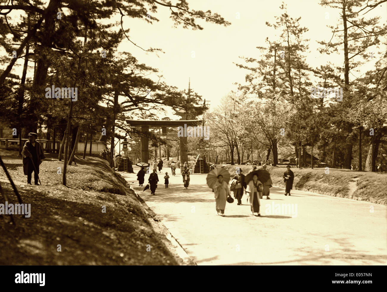 Street Scene 1930s Japan Hi res Stock Photography And Images Alamy street-scene-1930s-japan-hi-res-stock-photography-and-images-alamy