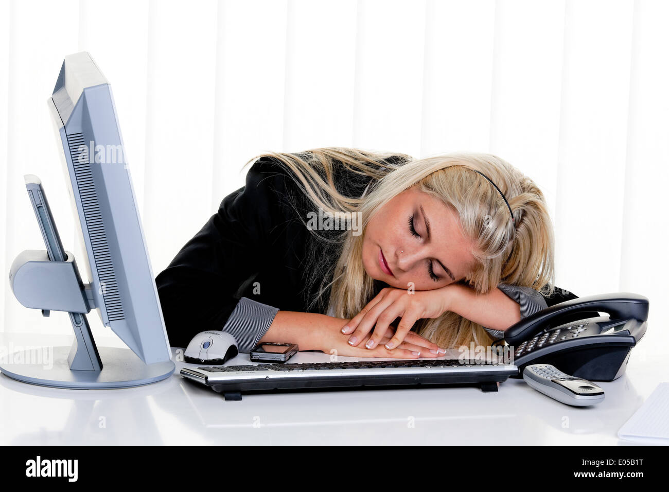 Young woman with problems and stress in the office, Junge Frau mit Problemen und Stress im Buero Stock Photo
