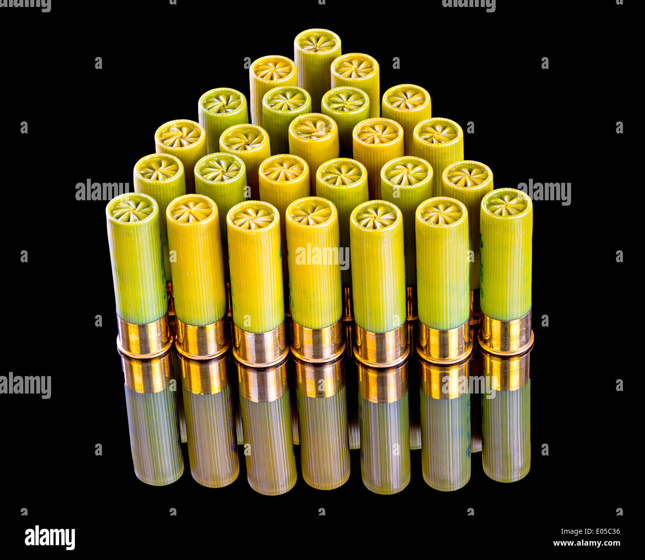 Five shotgun shells hi-res stock photography and images - Alamy