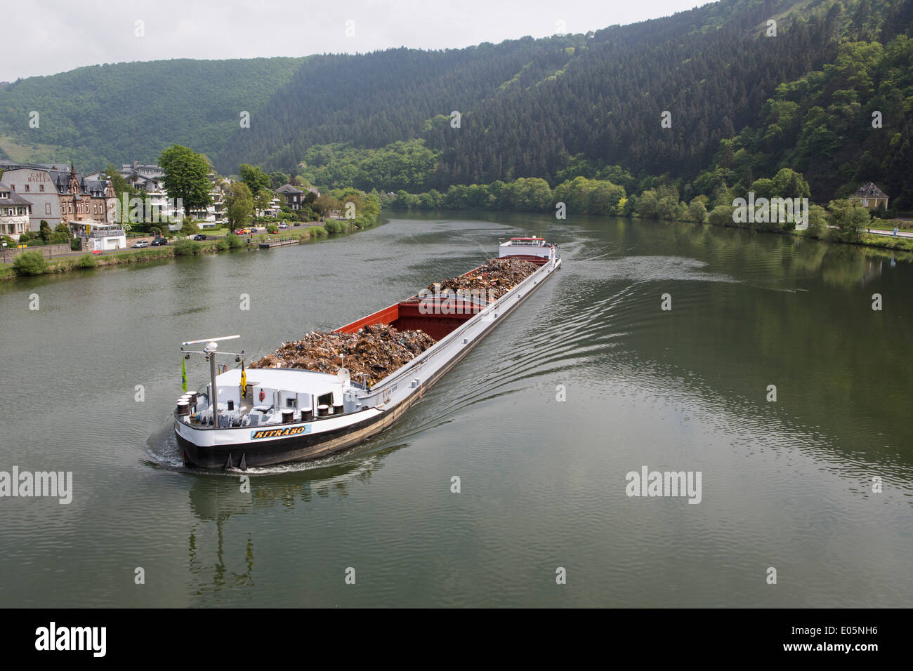 Dutch barge boat with scrap metal on the river Mosel passing  Traben-Trarbach in Germany Stock Photo