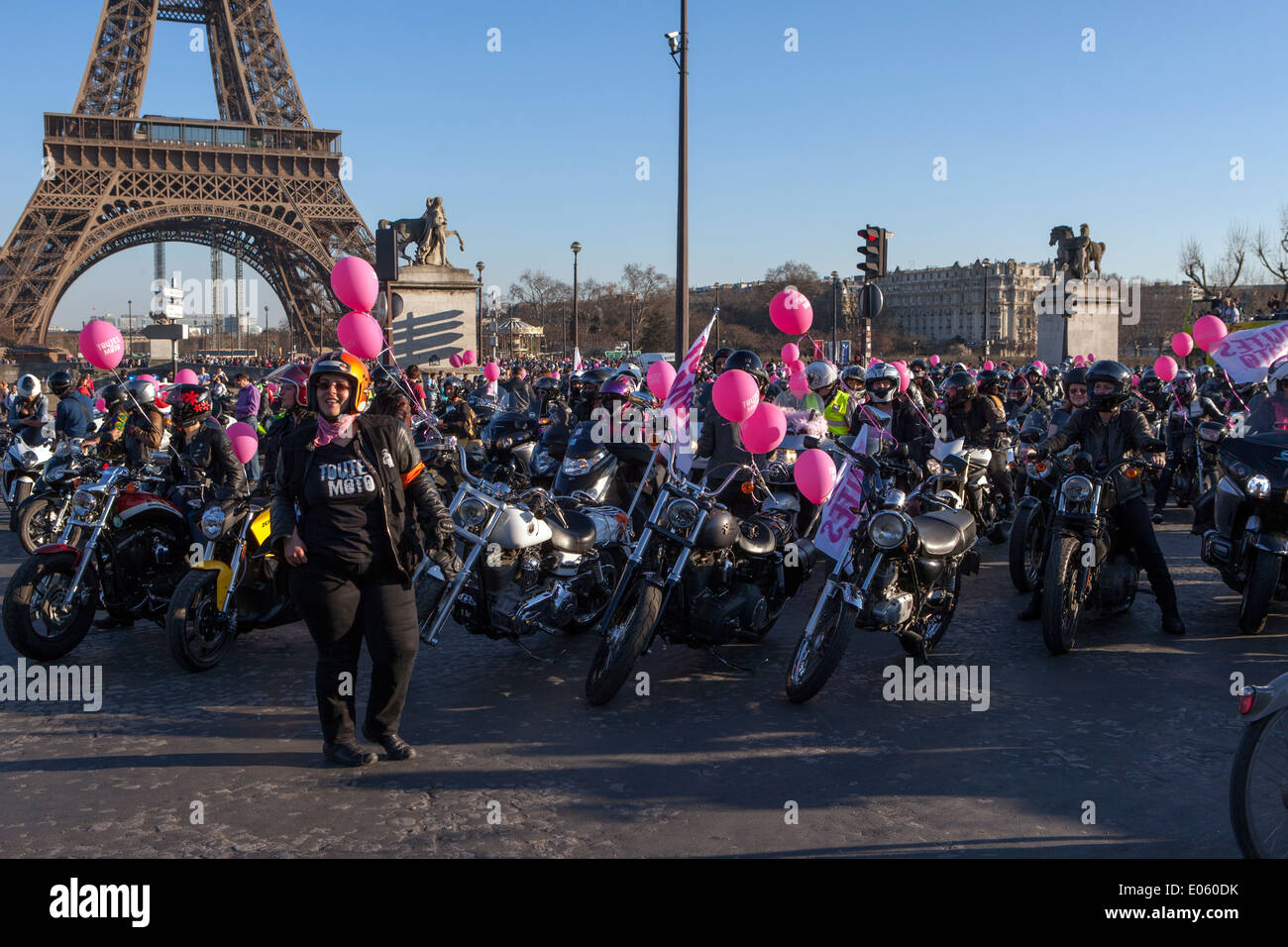 La Journée internationale des droits des femmes est célébrée le 8 mars.  Capital of France, and tourists view of Paris, Europe. Stock Photo