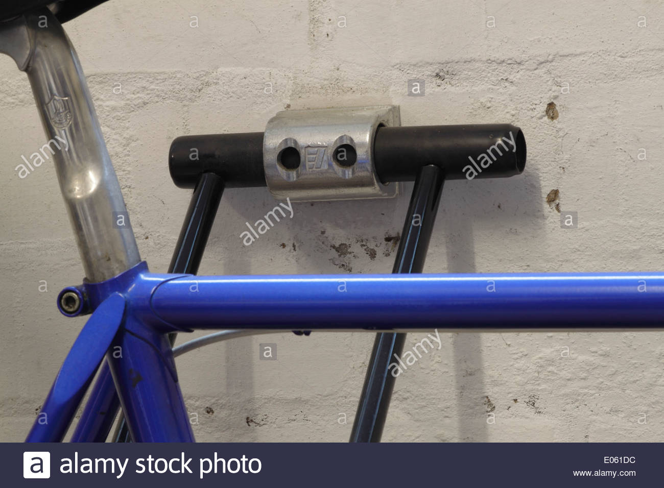 wall bracket for bike lock