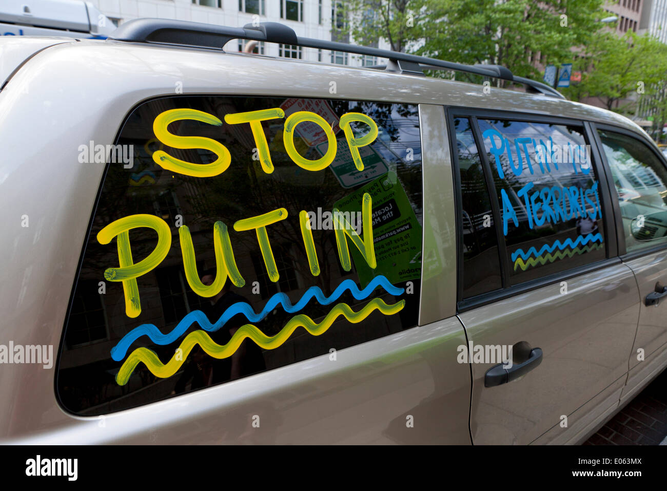 Washington DC, USA. 03rd May, 2014. Hundreds of Ukraine supporters gather in front of the White House, urging  Obama to take tougher action against Putin. Credit:  B Christopher/Alamy Live News Stock Photo
