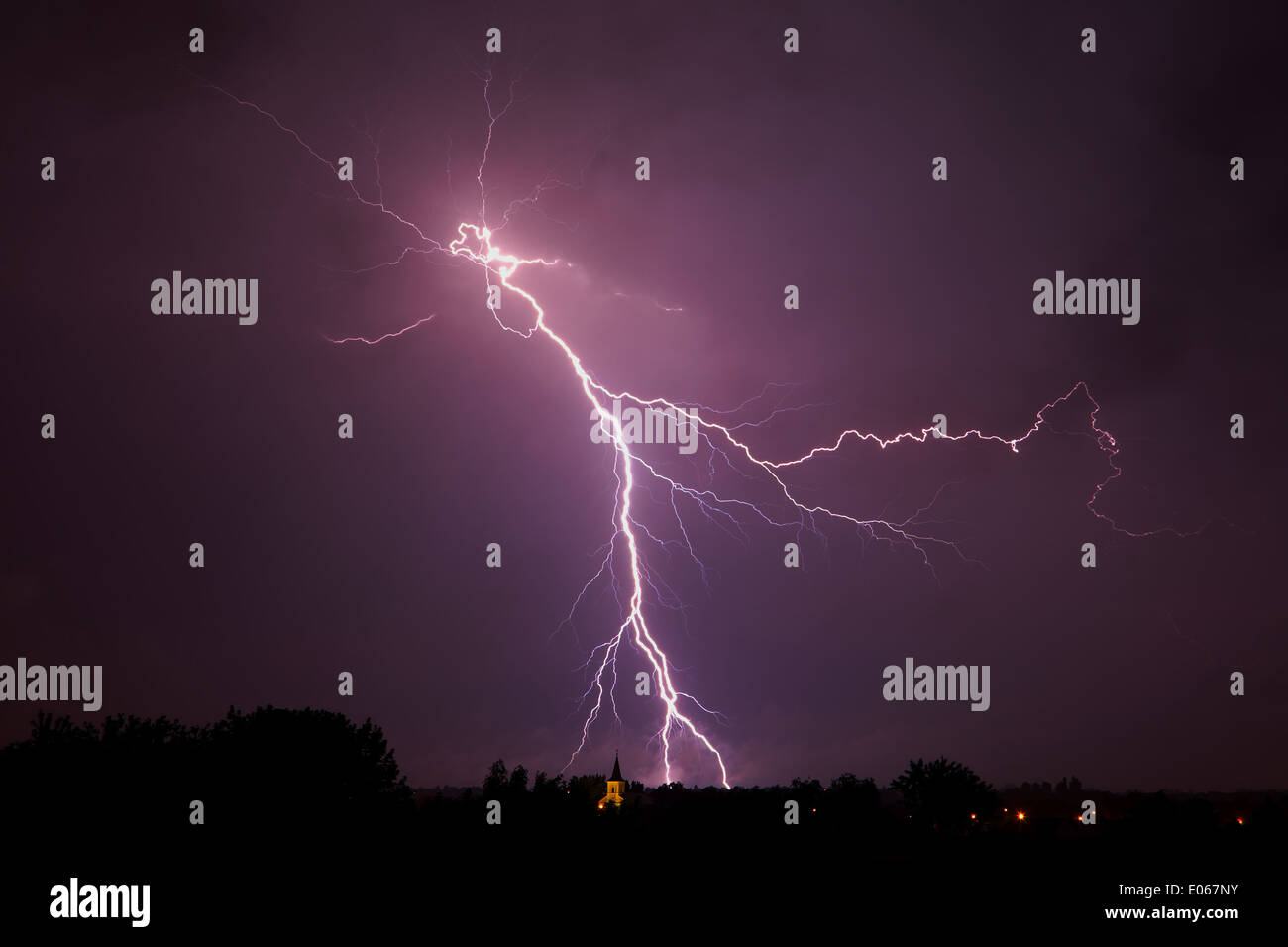 Lightning flash hires stock photography and images Alamy