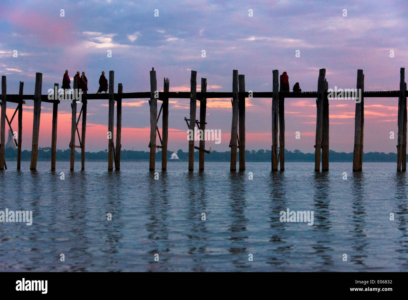 Myanmar teak bridge at sunset hi-res stock photography and images - Alamy