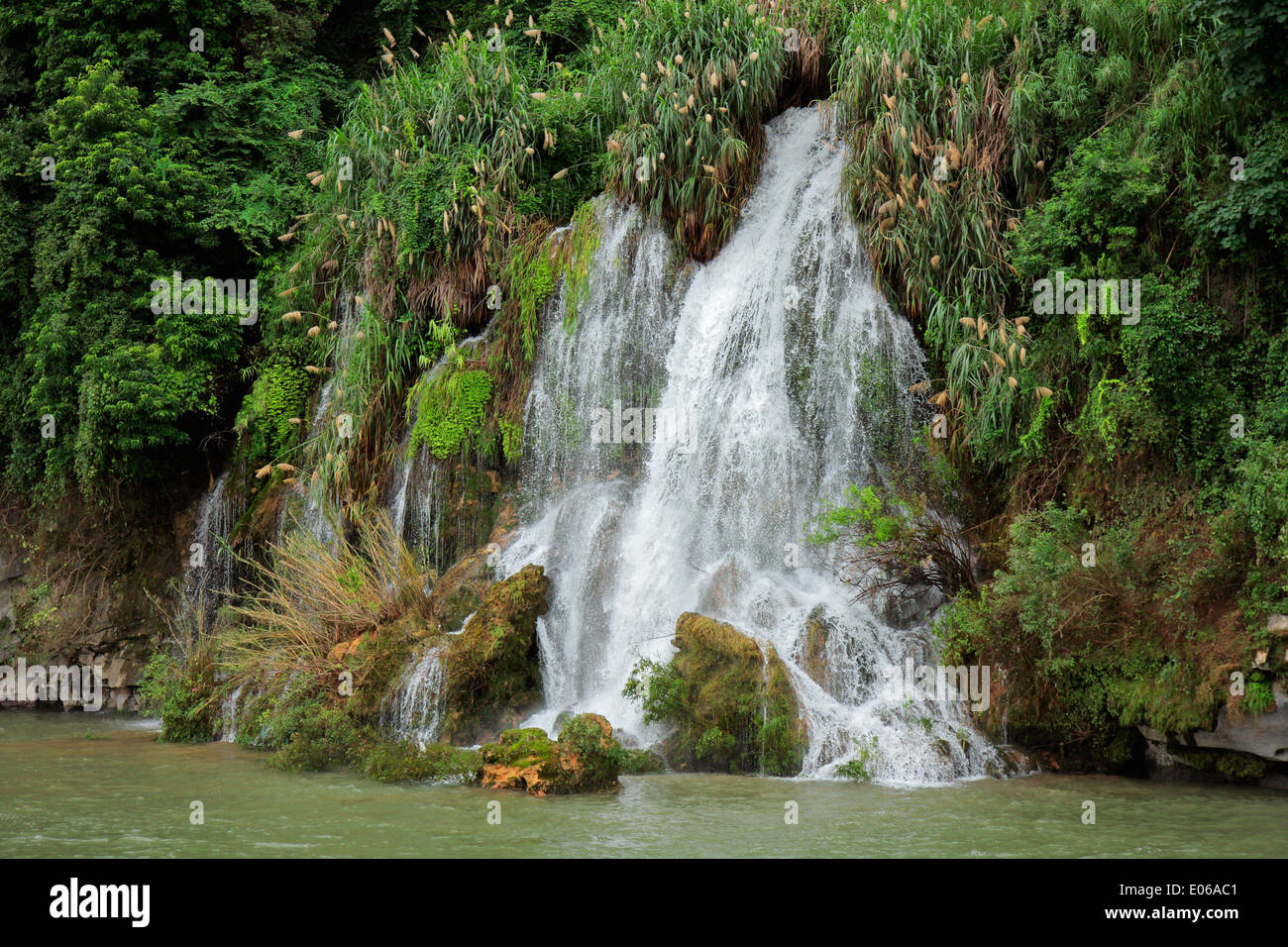 Small waterfall in the Li-river, Yangshou, China Stock Photo