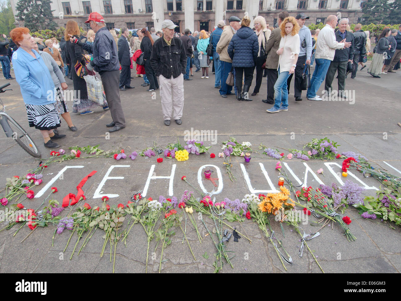 Odessa, Ukraine. 04th May, 2014. The burnt Trades Union building in Odessa, Ukraine. People came to honor the memory of the 42 supporters of federalization of Ukraine who were burned alive by supporters of building a unified Ukraine who threw petrol bombs (Molotov cocktail) Credit:  Andrey Nekrasov/Alamy Live News Stock Photo