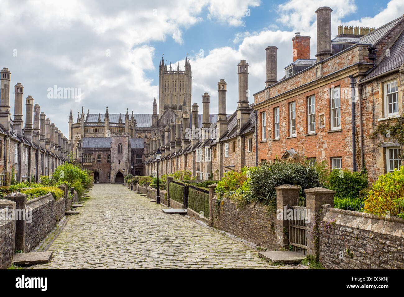 Historic Vicars' Close road and cathedral, Wells, Somerset Stock Photo