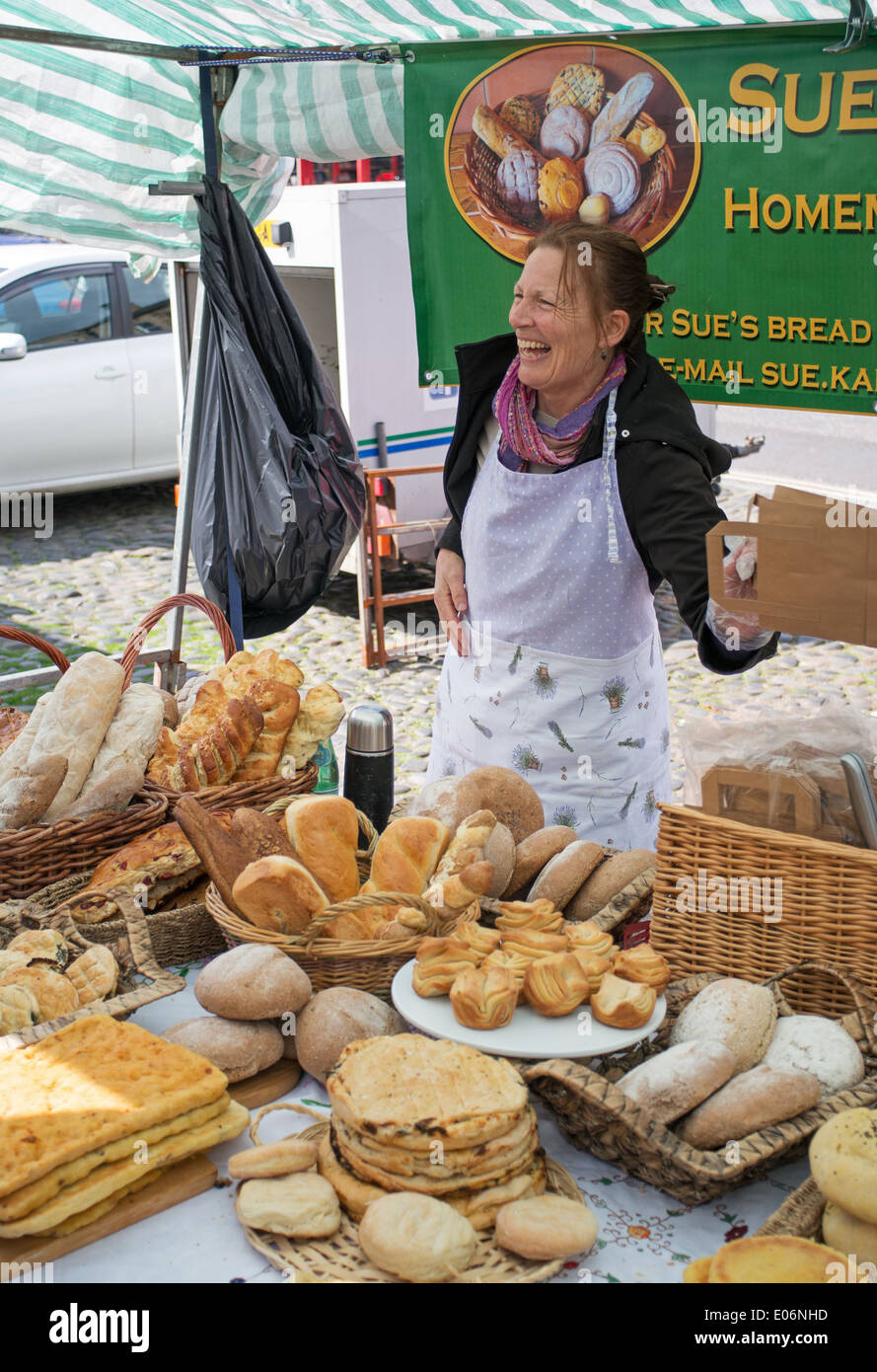 Sue's Bread, smiling lady artisan baker Barnard Castle farmers market north east England UK Stock Photo