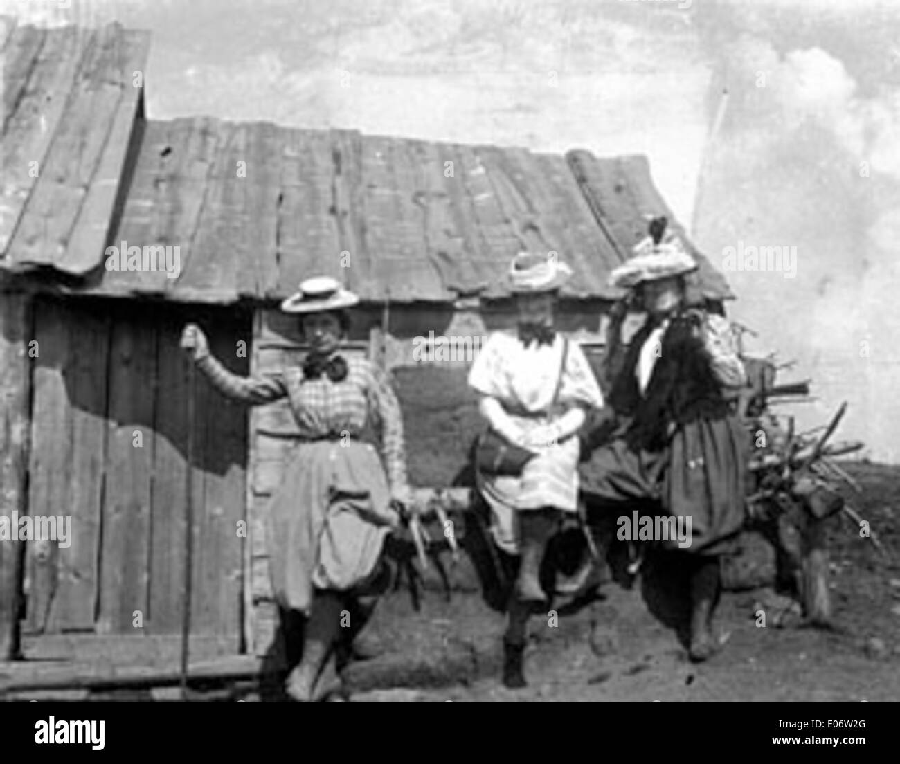 1900s women fashion in europe hi-res stock photography and images - Alamy