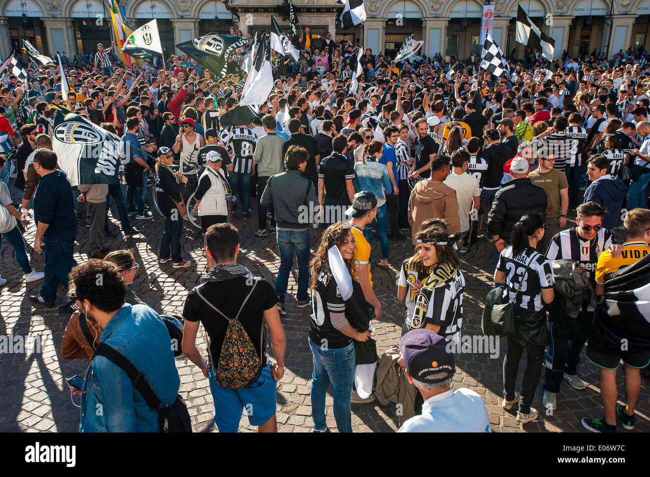 Piazza San Carlo, Piedmont, Turin, ItalyFans of the football team Juventus celebrate the victory of the 32 th League Title  of the Italian Championship Credit:  Realy Easy Star/Alamy Live News Stock Photo