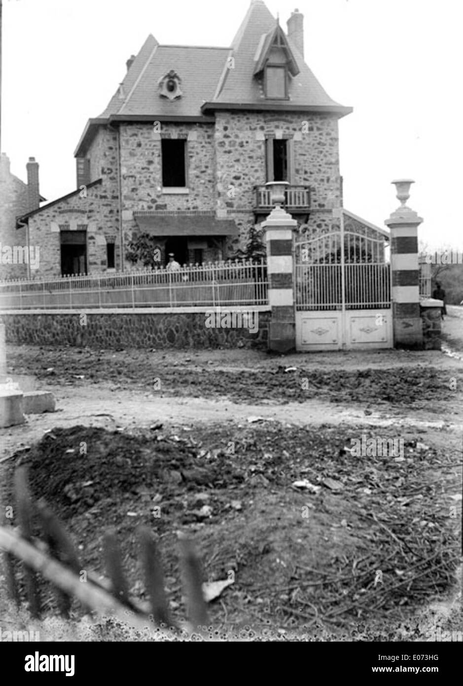 Maison du 19è siècle avec son portail Stock Photo