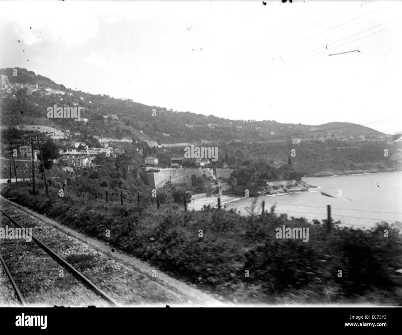 Voie ferrée en bord de mer Stock Photo Alamy