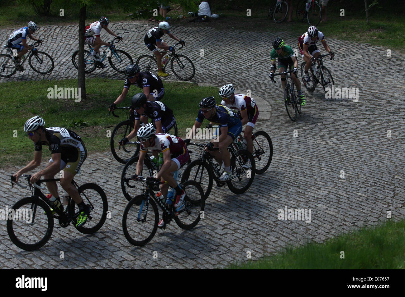 Richmond, Virginia, USA. 4th May, 2014. Riders pass along the steep