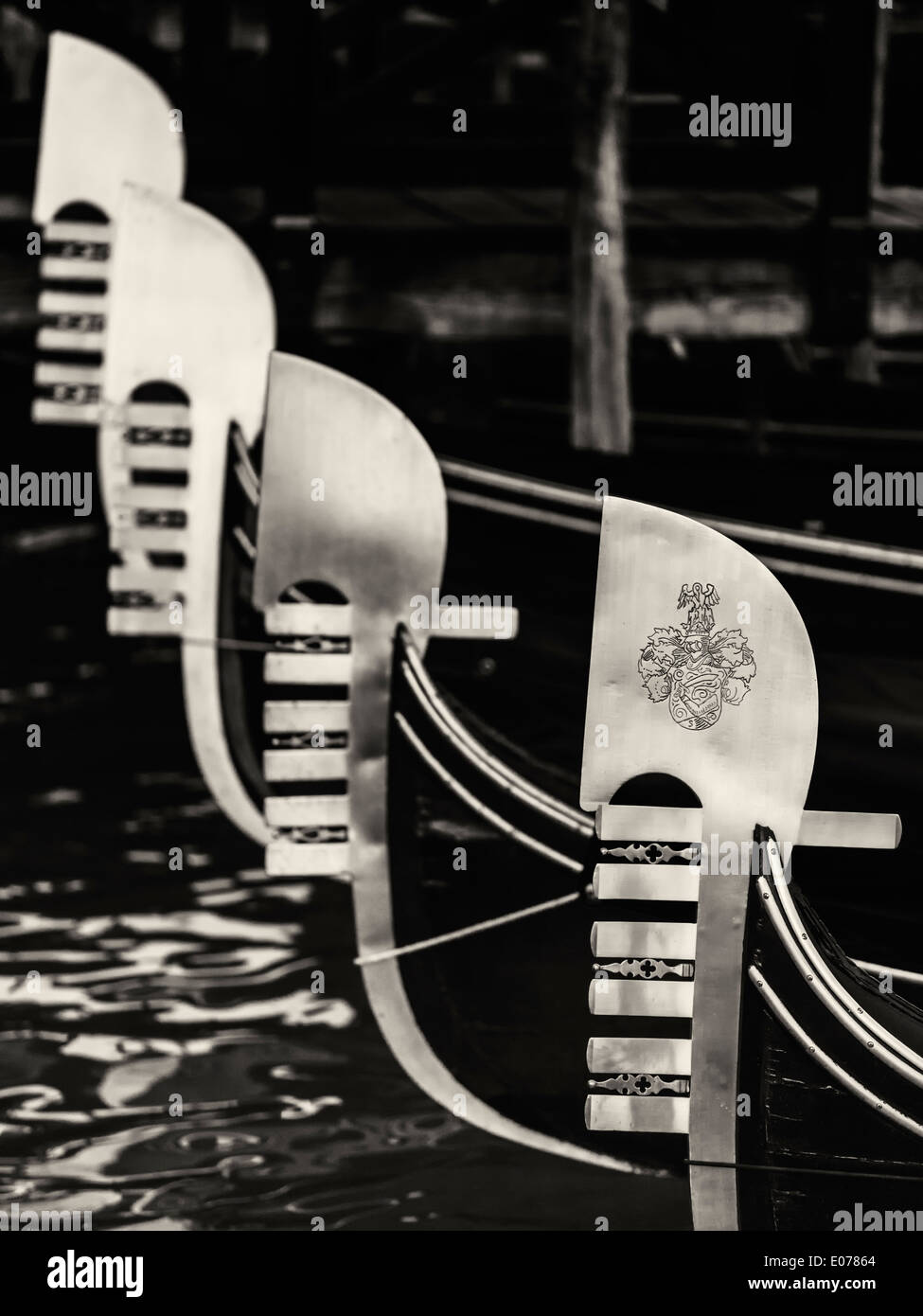 Venice italy gondola gondolas steel hi-res stock photography and images ...