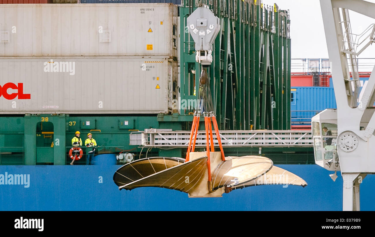 The worlds largest propeller for container vessels is lifted on a ship