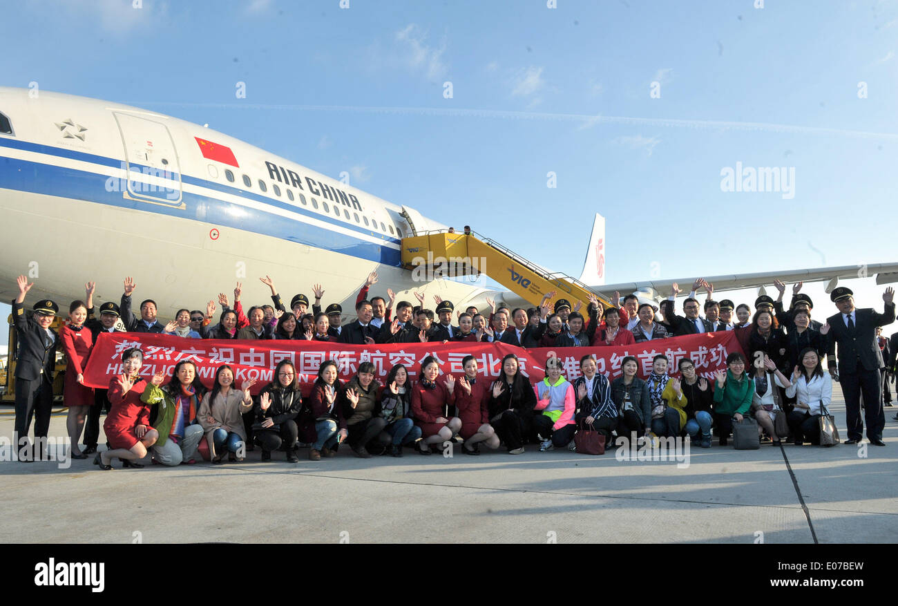 Vienna. 5th May, 2014. Guests, passengers and crew members of Air China Flight CA841 pose for photos after arriving at the Vienna international airport May 5, 2014. Air China on Monday successfully finished the first trip of Flight CA841, a new route from Beijing to Barcelona via Vienna. © Qian Yi/Xinhua/Alamy Live News Stock Photo
