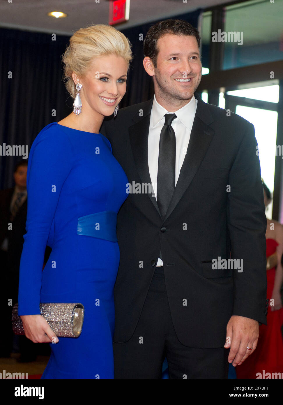 How did Tony Romo and his wife Candice Crawford meet?