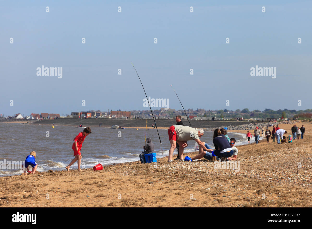 Heacham, Norfolk, England, UK. 5th May 2014.Families enjoy the morning