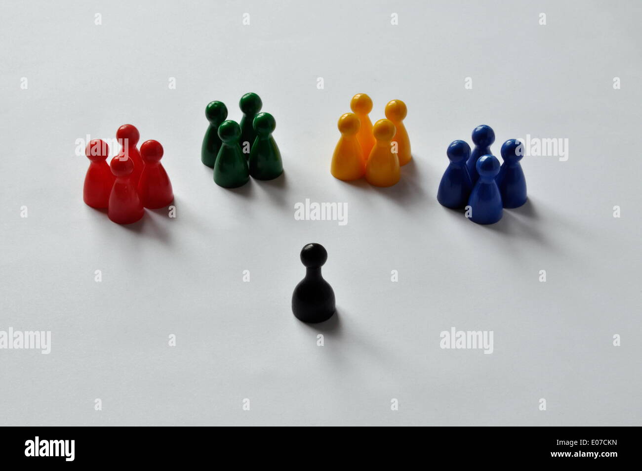 Illustration - Differently coloured groups of game pieces face a black game piece which symbolizes a leader in Germany, 06 October 2010. Fotoarchiv für Zeitgeschichte - NO WIRE SERVICE Stock Photo