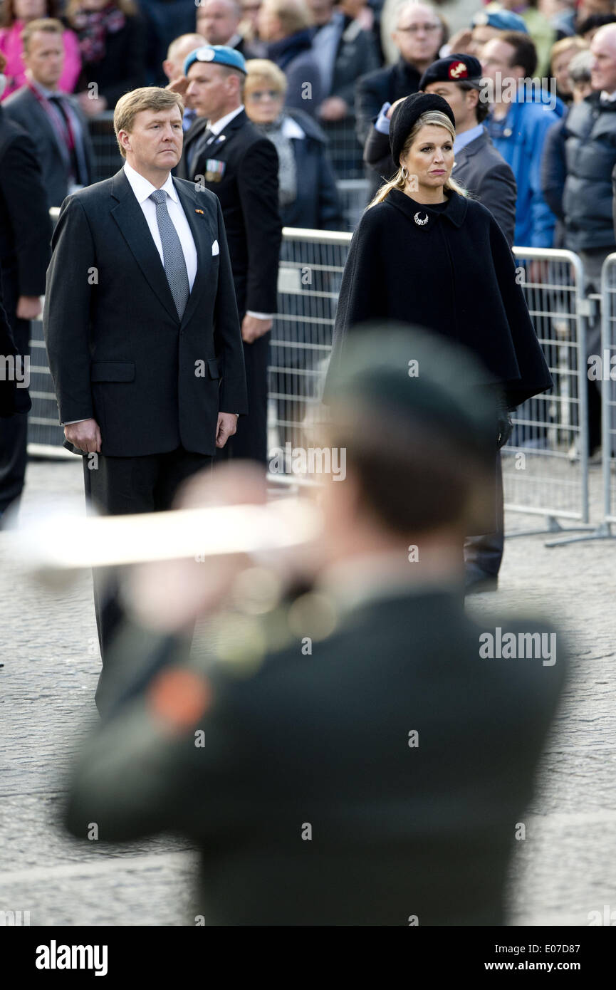 May 4, 2014 - Amsterdam, Netherlands - 4-5-2014 AMSTERDAM - Queen Maxima and King Willem-Alexander at the wearth laying ceremony (Dodenherdenking) at the WWII memorial at the monument op de Dam in Amsterdam. Koning Willem-Alexander en Koningin MÃ¡xima zijn zondagavond 4 mei aanwezig bij de Nationale Herdenking in Amsterdam  (Credit Image: © Robin Utrecht/NurPhoto/ZUMAPRESS.com) Stock Photo