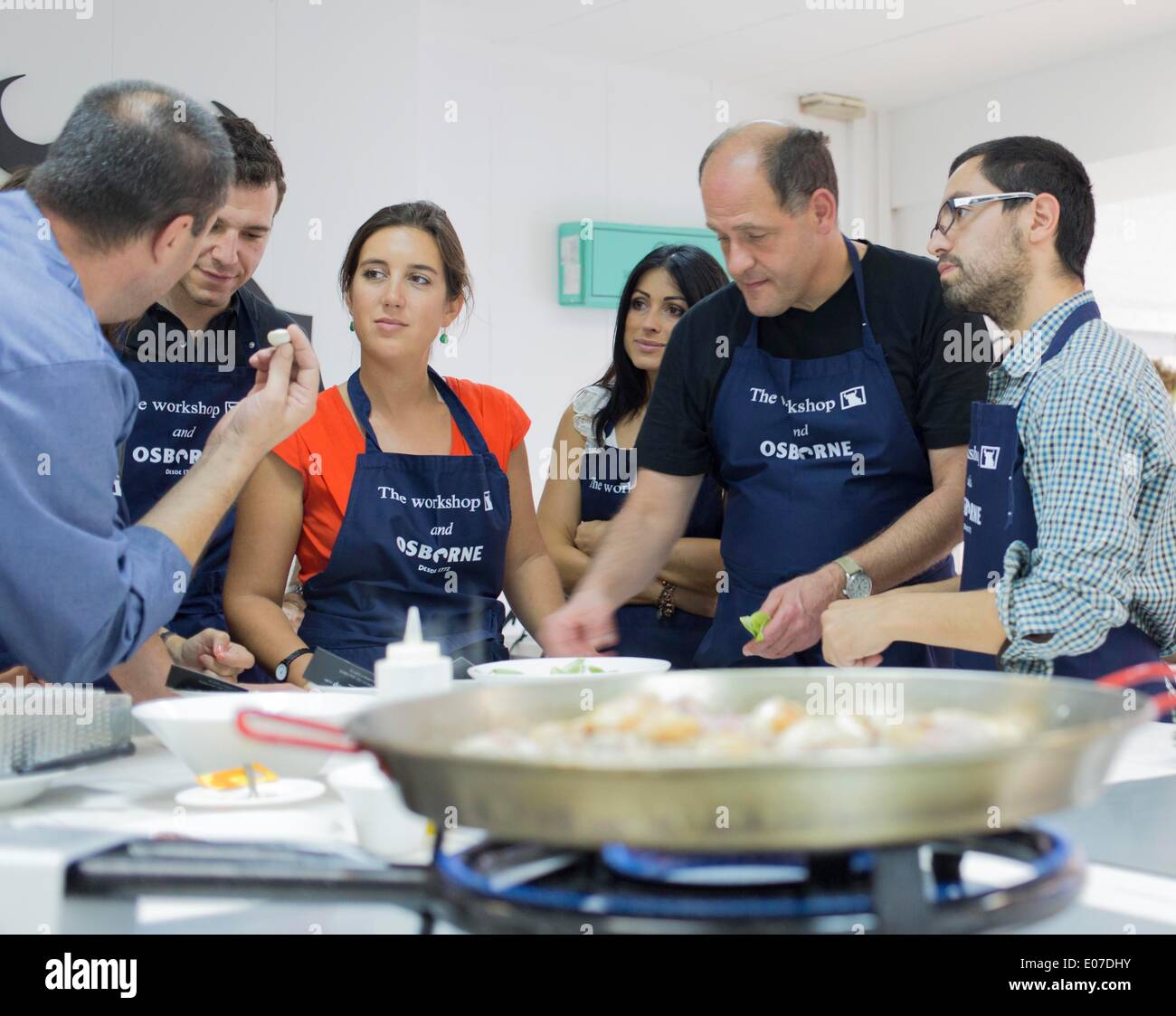 a group of people cooking a Paella in The Workshop in Valencia 29.10.2013 Stock Photo
